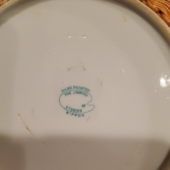 Wicker Basket with Floral Design Plate - Picture 4 of 4